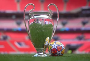 El trofeo y el balón, símbolos emblemáticos de la Champions League.
