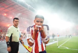 José Enamorado anotando en la final ida.