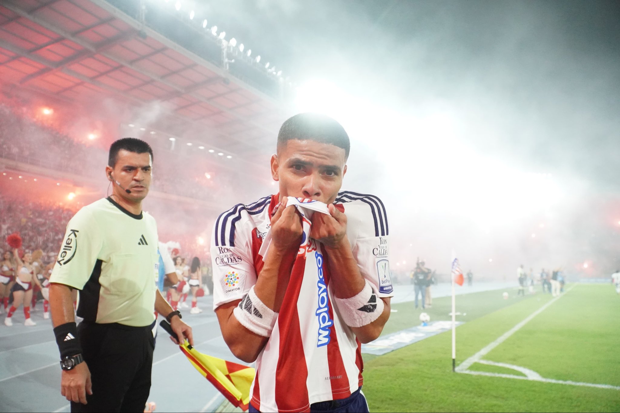 José Enamorado anotando en la final ida.