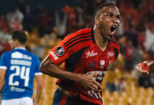 Hayen Palacios tras anotar el primer gol ante Juventud.