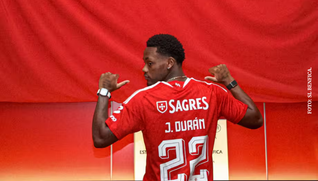 Jhon Duran Siendo anunciado en el Benfica