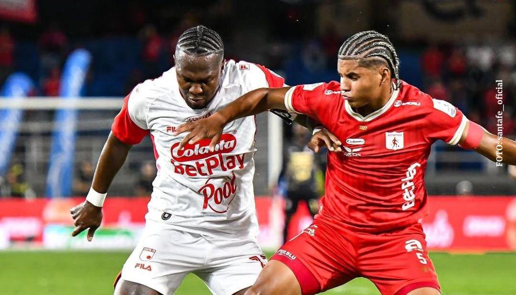 Hugo Rodallega y Josen Escobar en disputa