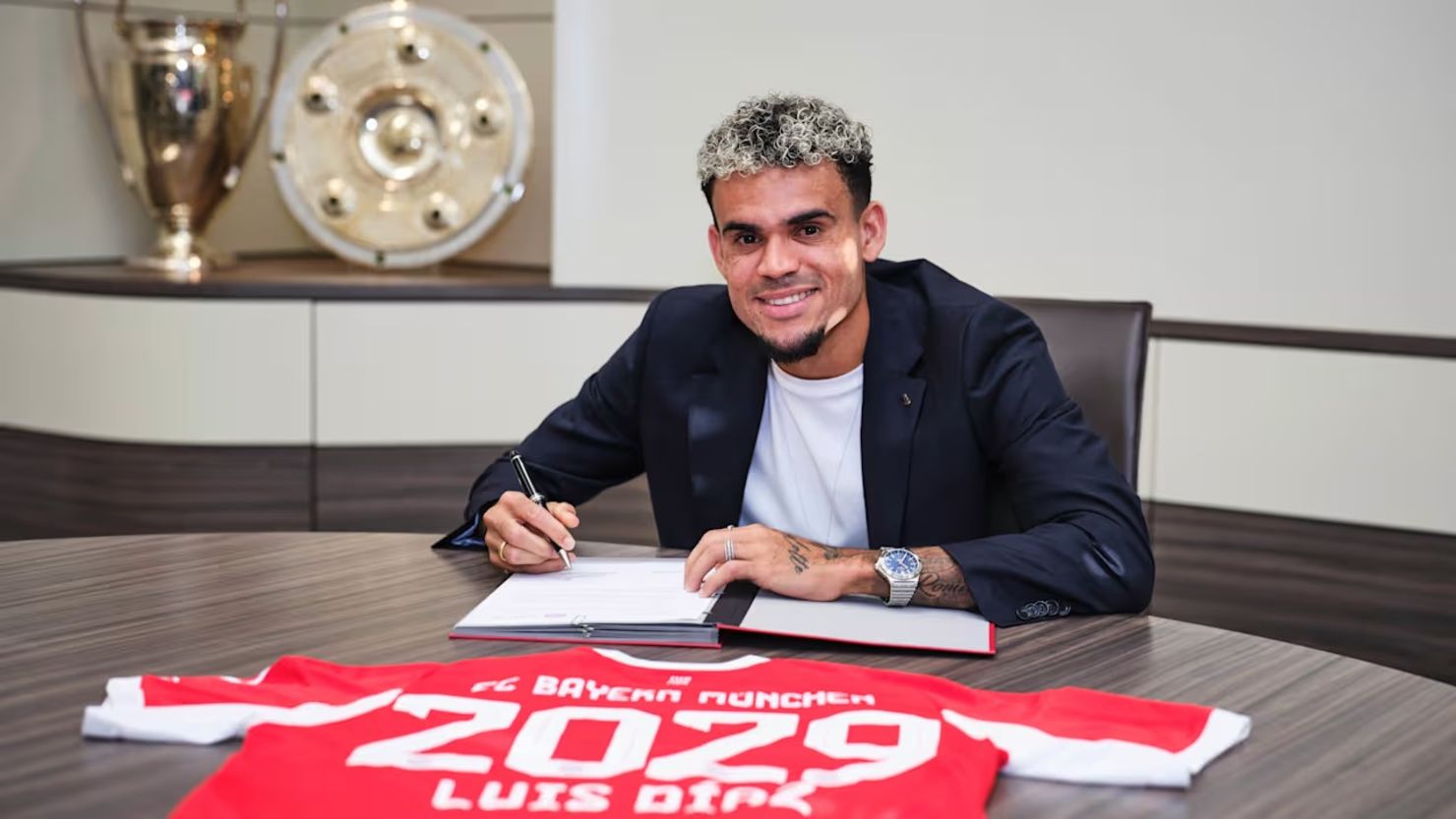 Luiz Díaz durante su presentación oficial con el Bayern Múnich.